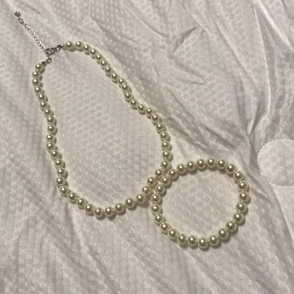 Pearl Necklace and Bracelet Set